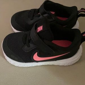 Nike toddler size 7 shoes